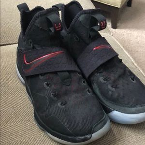 Nike LeBron Size 8